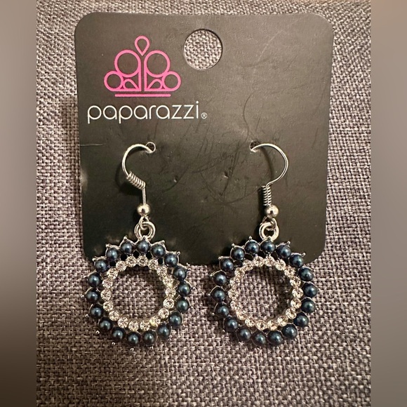 paparazzi Jewelry - Paparazzi: Wreathed In Radiance - Blue Earrings